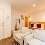 Apartment Charming 1-bedroom In *