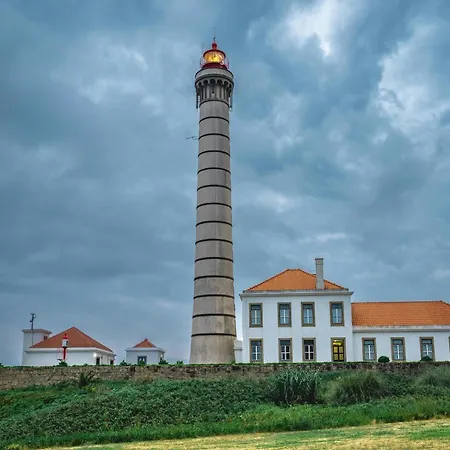 Charming 1-bedroom In Apartment Porto